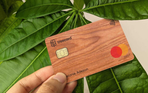TreeCard - 木质的 Debit Card，逼格满满，完全免费，还可以帮助植树